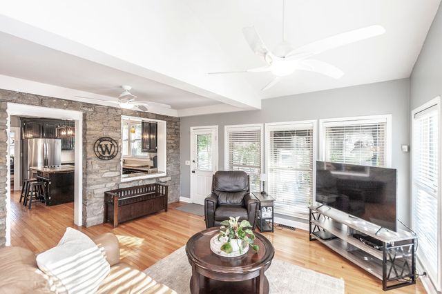 1745 Saundersville Rd, Hendersonville, TN 37075