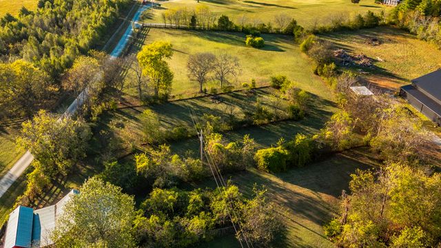 1745 Saundersville Rd, Hendersonville, TN 37075