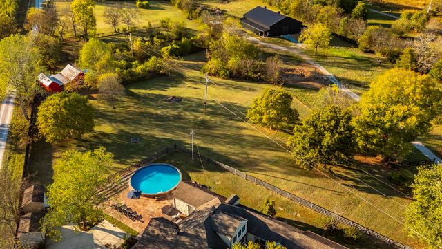 1745 Saundersville Rd, Hendersonville, TN 37075