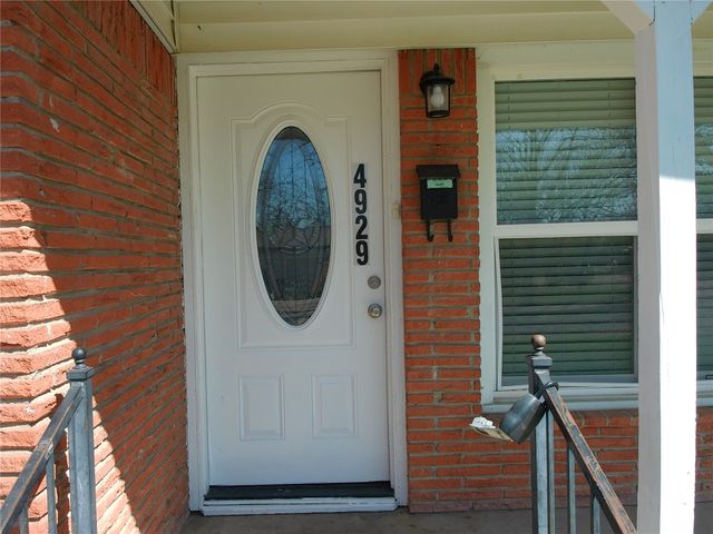 4929 Roxie Street, Haltom City, TX 76117