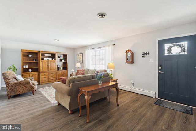 404 ENFIELD RD, Oreland, PA 19075