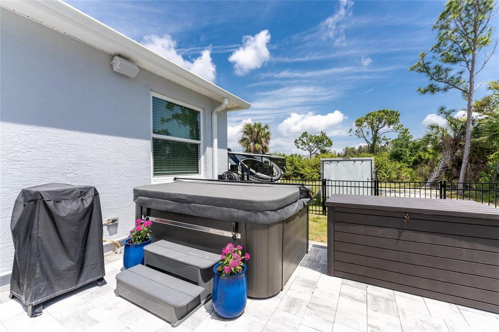 Image 50 of property listing at 15105 ALDAMA CIRCLE, Port Charlotte, FL 33981