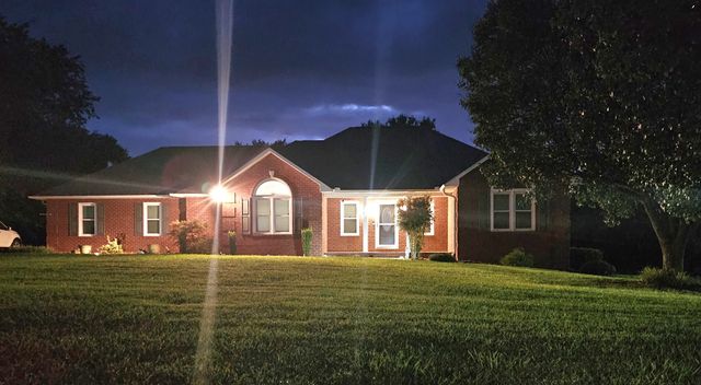 262 Crimson Dr, Winchester, TN 37398