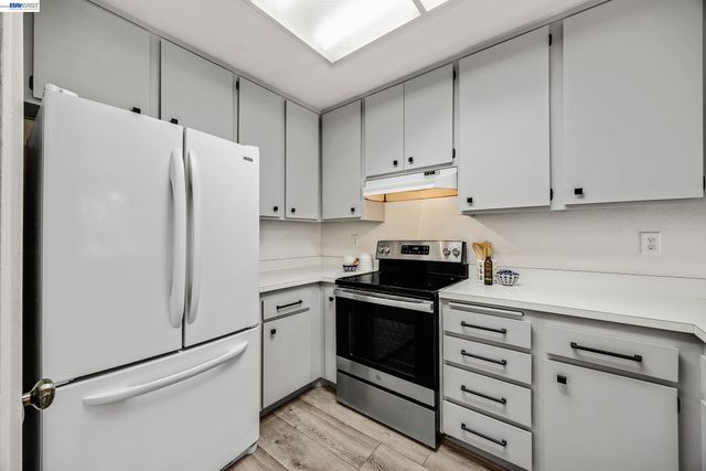 4042 Rennellwood Way, Pleasanton, CA 94566