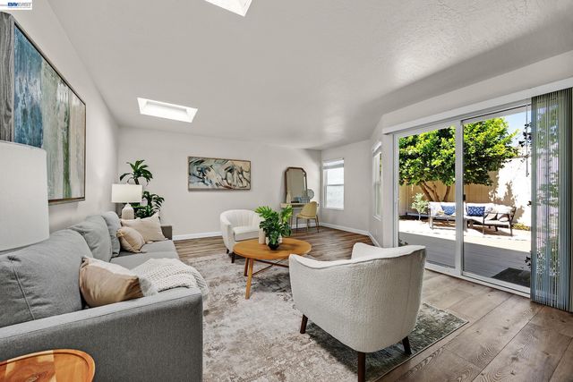 4042 Rennellwood Way, Pleasanton, CA 94566