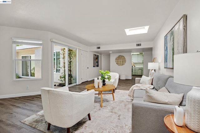 4042 Rennellwood Way, Pleasanton, CA 94566