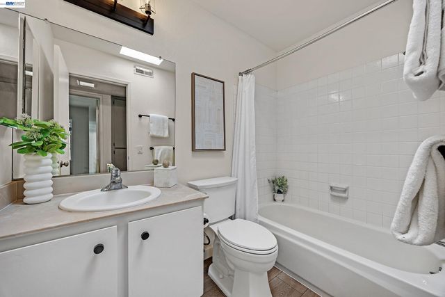 4042 Rennellwood Way, Pleasanton, CA 94566