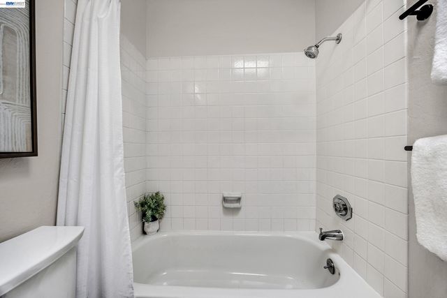 4042 Rennellwood Way, Pleasanton, CA 94566