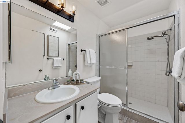 4042 Rennellwood Way, Pleasanton, CA 94566