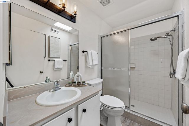 4042 Rennellwood Way, Pleasanton, CA 94566