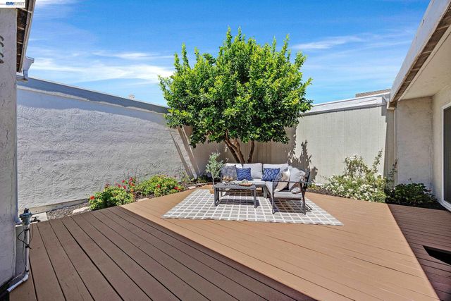 4042 Rennellwood Way, Pleasanton, CA 94566