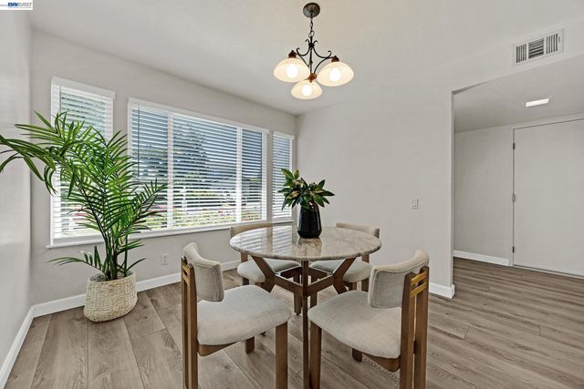 4042 Rennellwood Way, Pleasanton, CA 94566