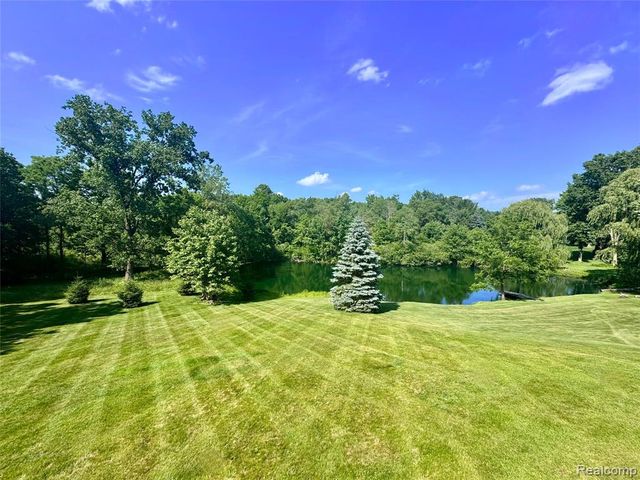 12189 Dentonview Drive, Fenton, MI 48430