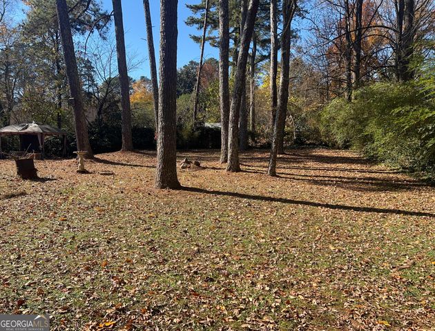 5633 Breezy Court SW, Lilburn, GA 30047