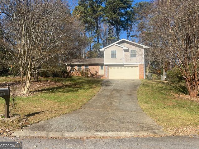 5633 Breezy Court SW, Lilburn, GA 30047