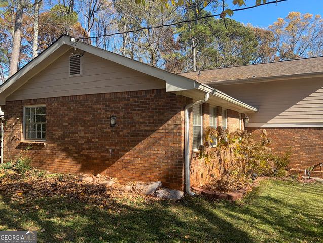 5633 Breezy Court SW, Lilburn, GA 30047