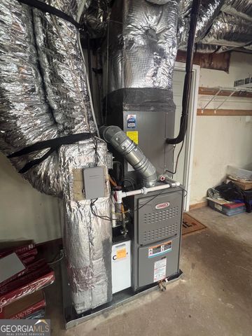 5633 Breezy Court SW, Lilburn, GA 30047