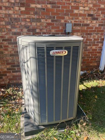 5633 Breezy Court SW, Lilburn, GA 30047