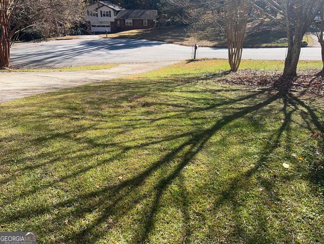 5633 Breezy Court SW, Lilburn, GA 30047