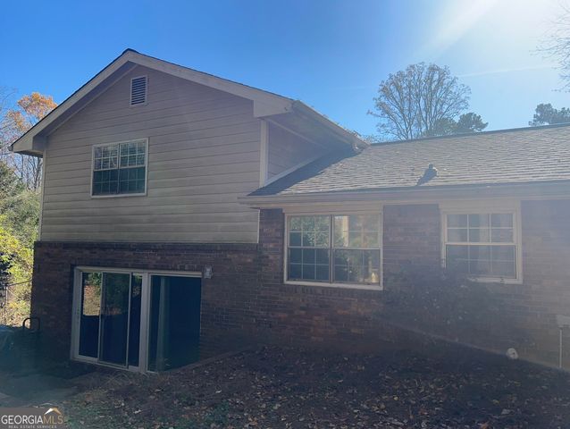 5633 Breezy Court SW, Lilburn, GA 30047