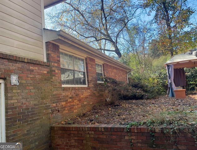 5633 Breezy Court SW, Lilburn, GA 30047