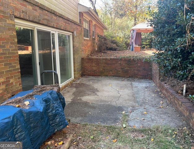 5633 Breezy Court SW, Lilburn, GA 30047