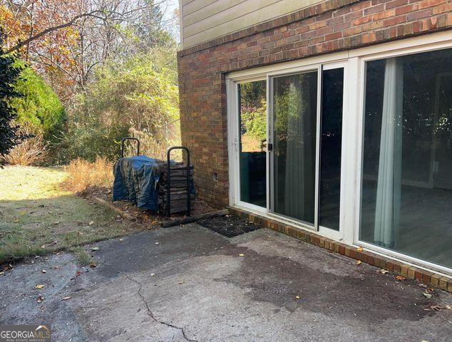 5633 Breezy Court SW, Lilburn, GA 30047