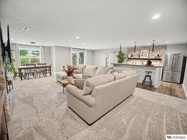 8010 Patrick Avenue, Lincoln, NE 68516