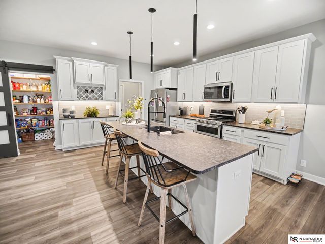 8010 Patrick Avenue, Lincoln, NE 68516