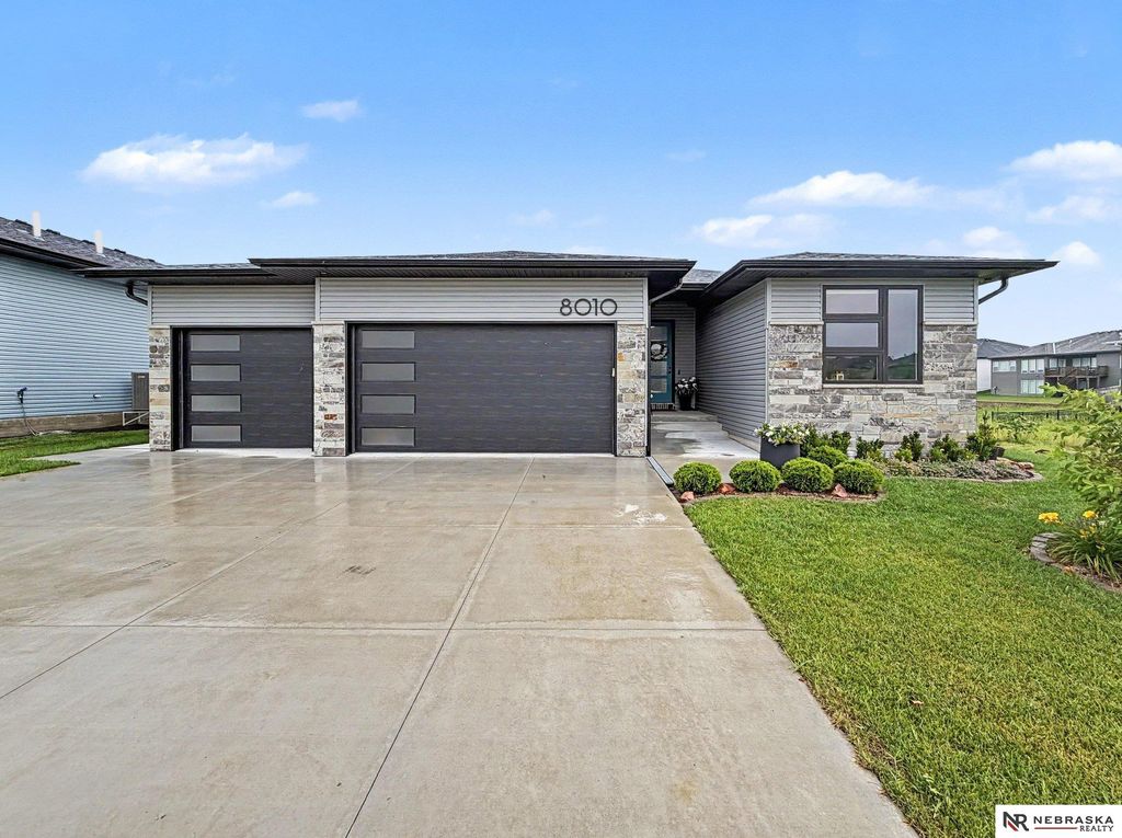 8010 Patrick Avenue, Lincoln, NE 68516