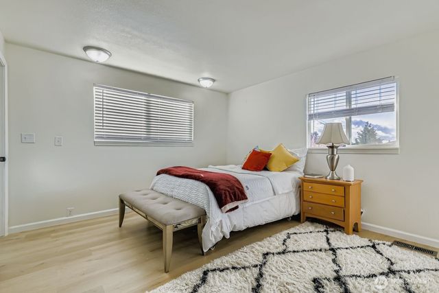 17926 73rd Avenue W, Edmonds, WA 98026