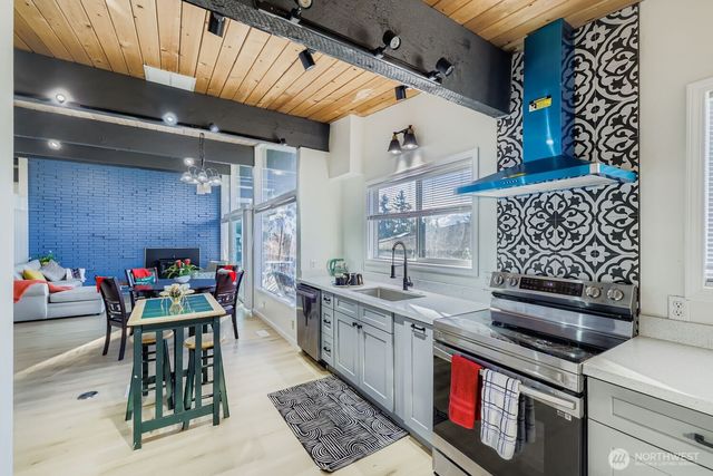 17926 73rd Avenue W, Edmonds, WA 98026