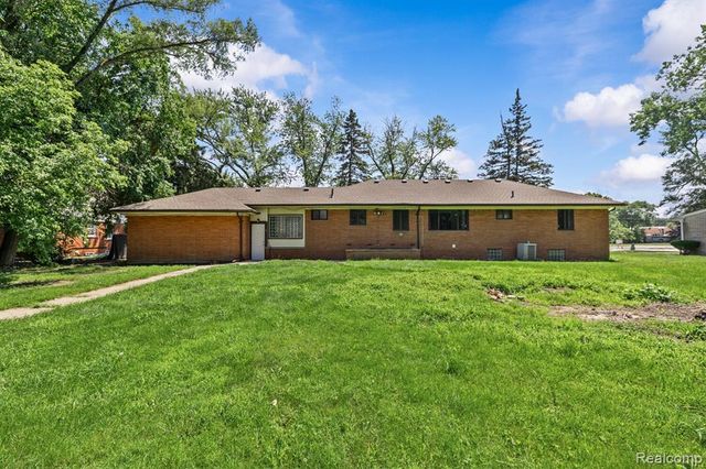 18480 W 9 Mile Road, Southfield, MI 48075