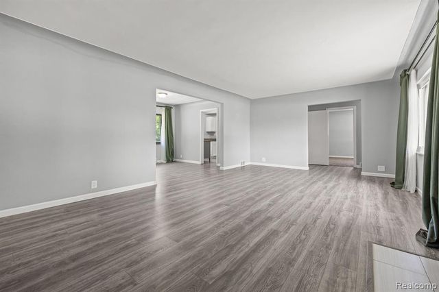 18480 W 9 Mile Road, Southfield, MI 48075