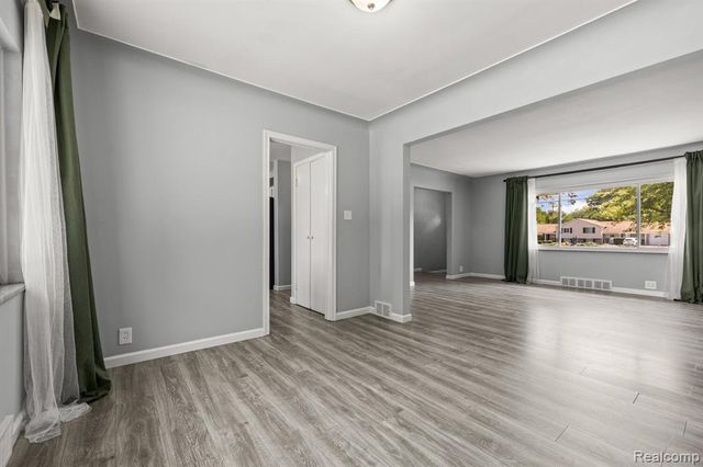 18480 W 9 Mile Road, Southfield, MI 48075