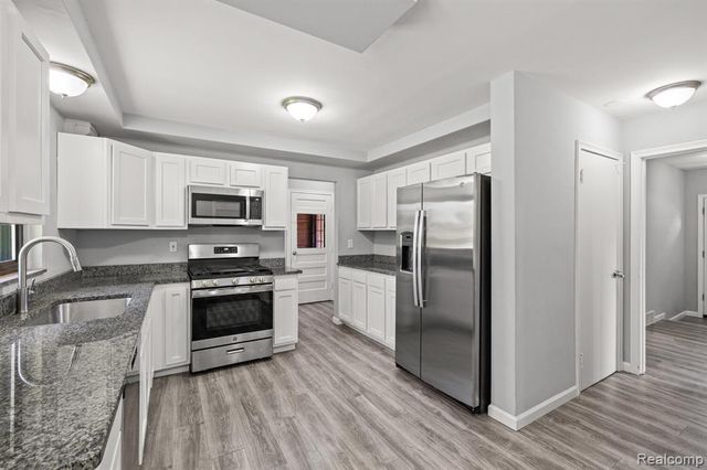 18480 W 9 Mile Road, Southfield, MI 48075