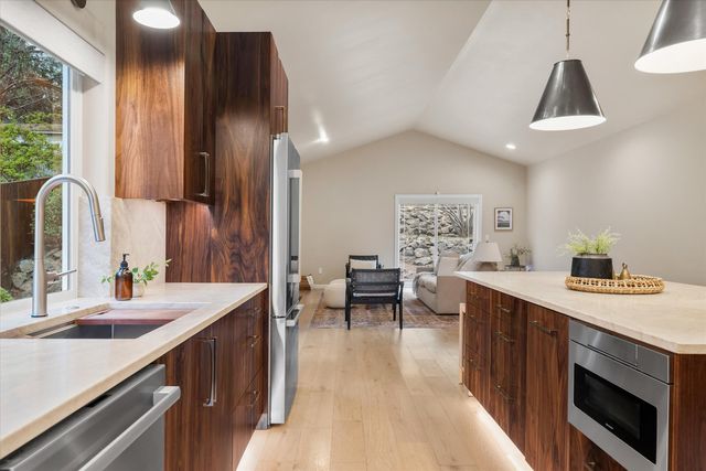 19563 Meadowbrook Drive, Bend, OR 97702