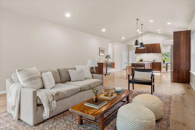 19563 Meadowbrook Drive, Bend, OR 97702