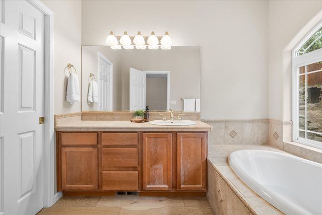 19563 Meadowbrook Drive, Bend, OR 97702