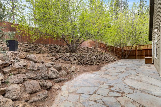 19563 Meadowbrook Drive, Bend, OR 97702