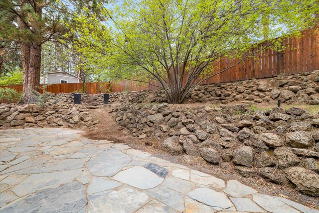 19563 Meadowbrook Drive, Bend, OR 97702