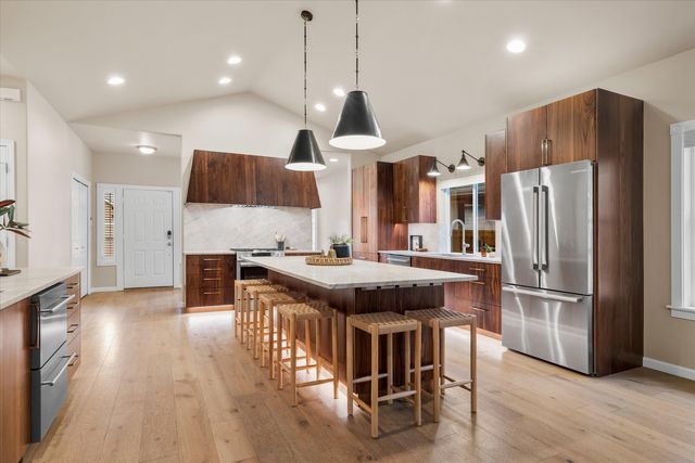 19563 Meadowbrook Drive, Bend, OR 97702