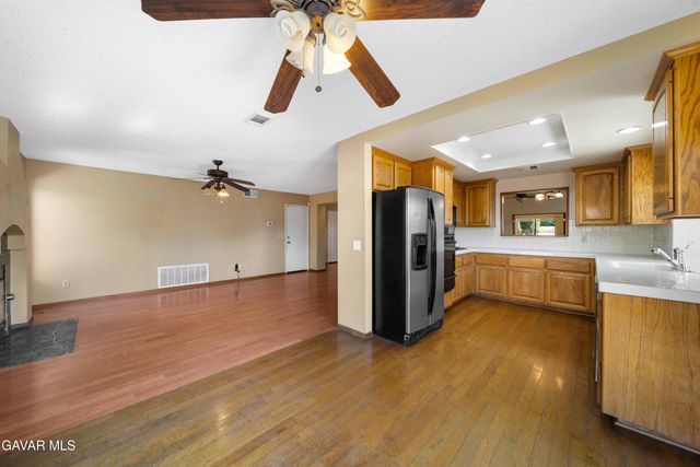 44200 Galion Avenue, Lancaster, CA 93536