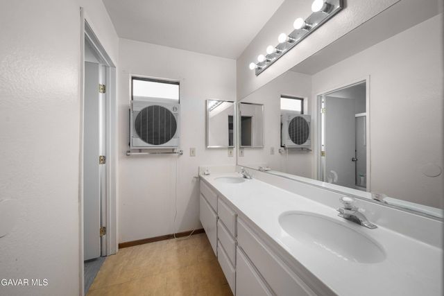 44200 Galion Avenue, Lancaster, CA 93536