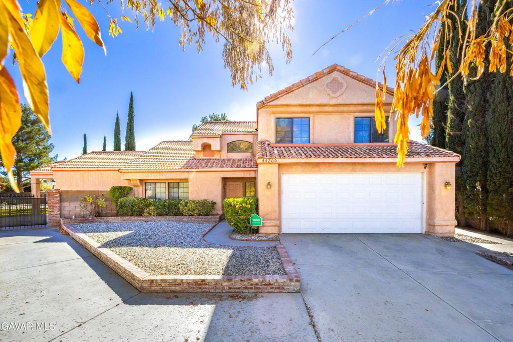 44200 Galion Avenue, Lancaster, CA 93536