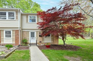 1562 Brentwood Drive, Troy, MI 48098