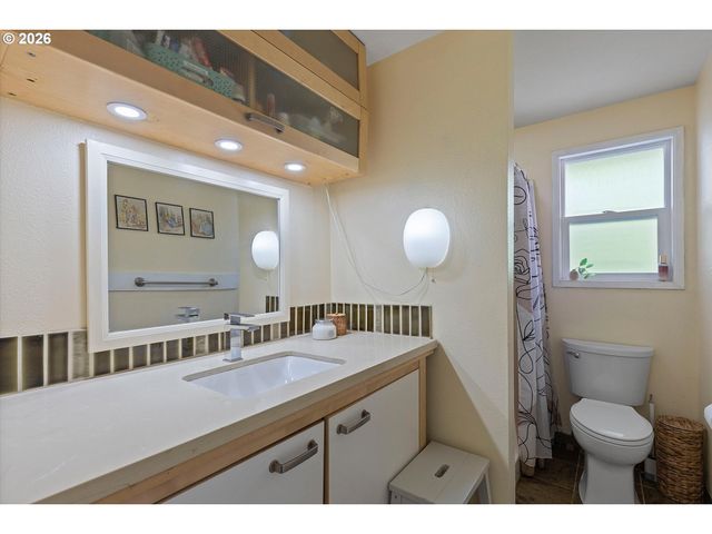 14110 THURMAN St, Oregon City, OR 97045