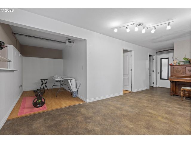 14110 THURMAN St, Oregon City, OR 97045
