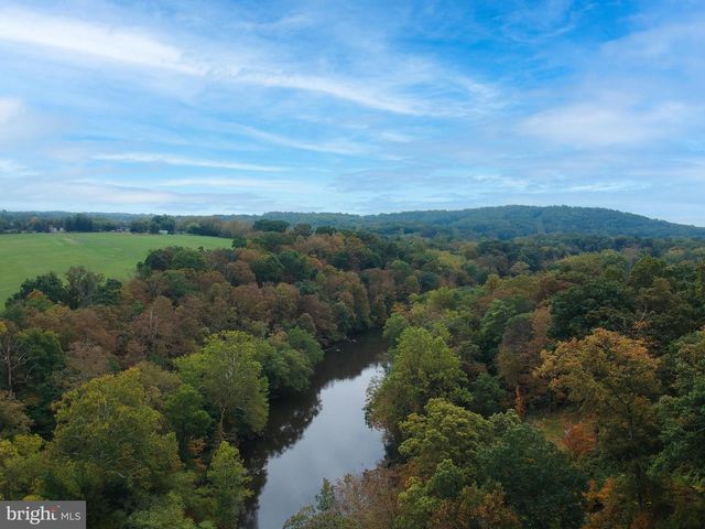 127 BAVINGTON RD, Perkiomenville, PA 18074