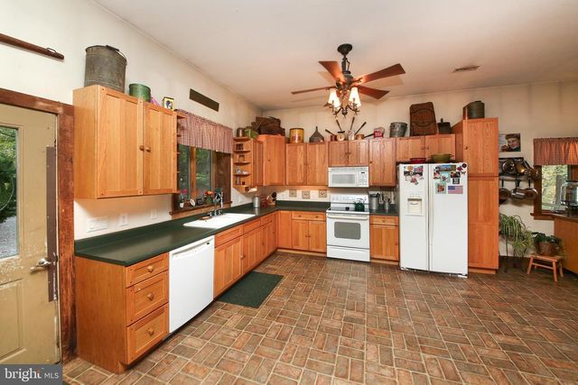 127 BAVINGTON RD, Perkiomenville, PA 18074
